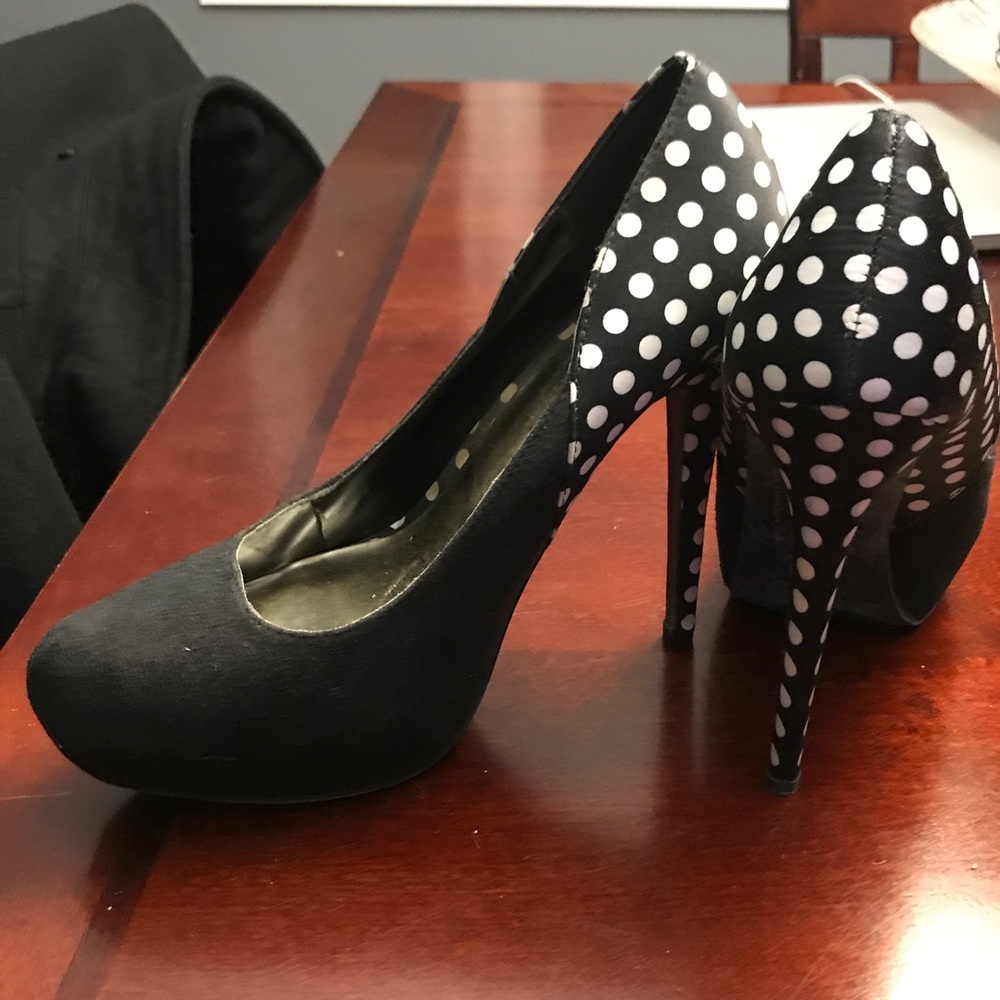 Kardashian Kollection polka dot heels!
